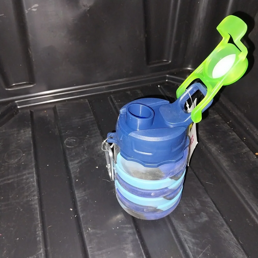 Space Saving Water Bottle - Picture 2 of 3